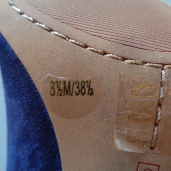 Vince Camuto Blue-Purple Suede Pointed Toe Pumps - Picture 8 of 8